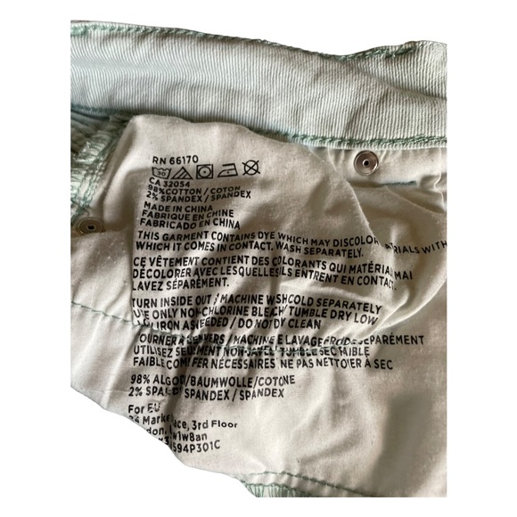 BDG denim shorts size 26 waist high rise 98% cotton has 5 pockets - Picture 5 of 9